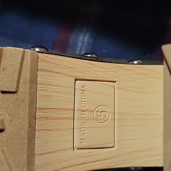 Sun stone clogs size 5 - Picture 4 of 5